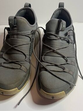 Jordan Men’s Gray Low-Top Sneakers